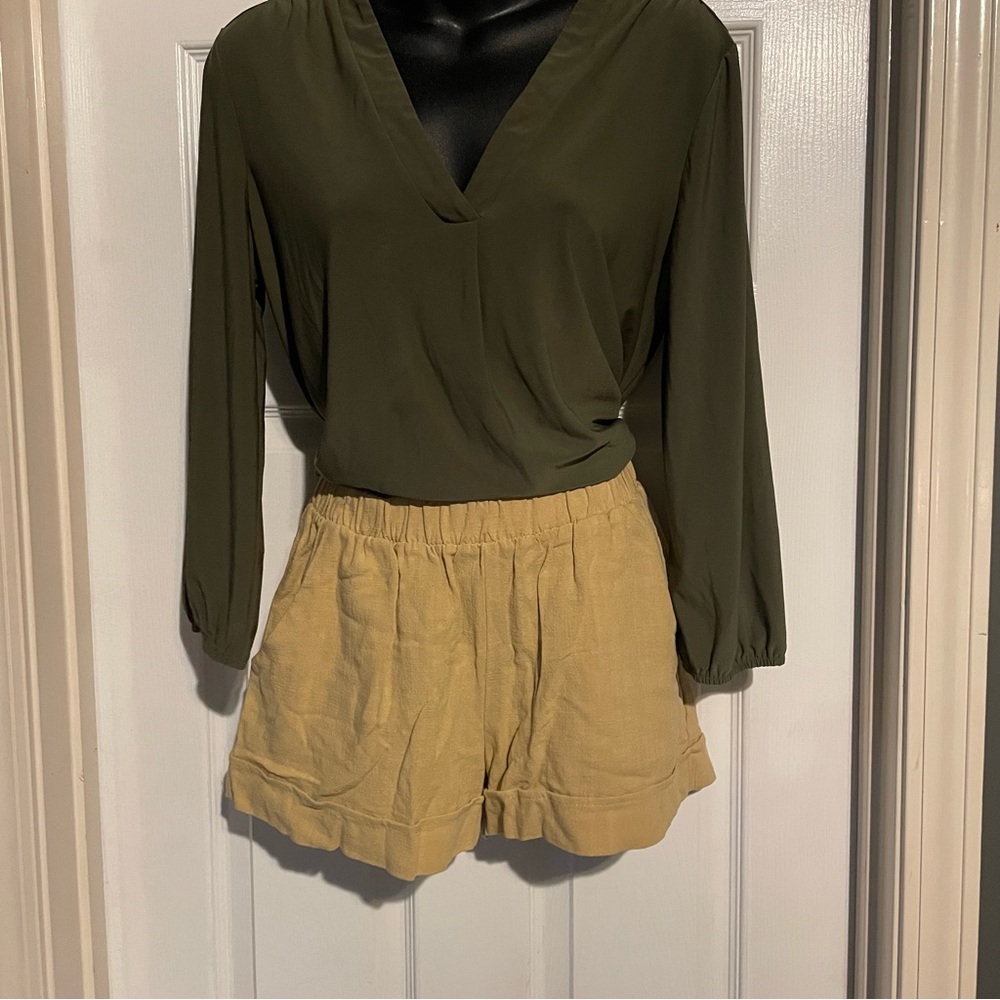 Vince Camuto Deep Olive V-Neck Long Sleeve Blouse All Season - Picture 3 of 7